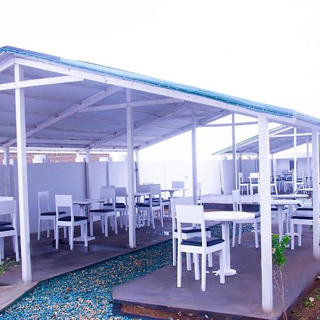 Hotel Amazone Cotonou Buitenkant foto