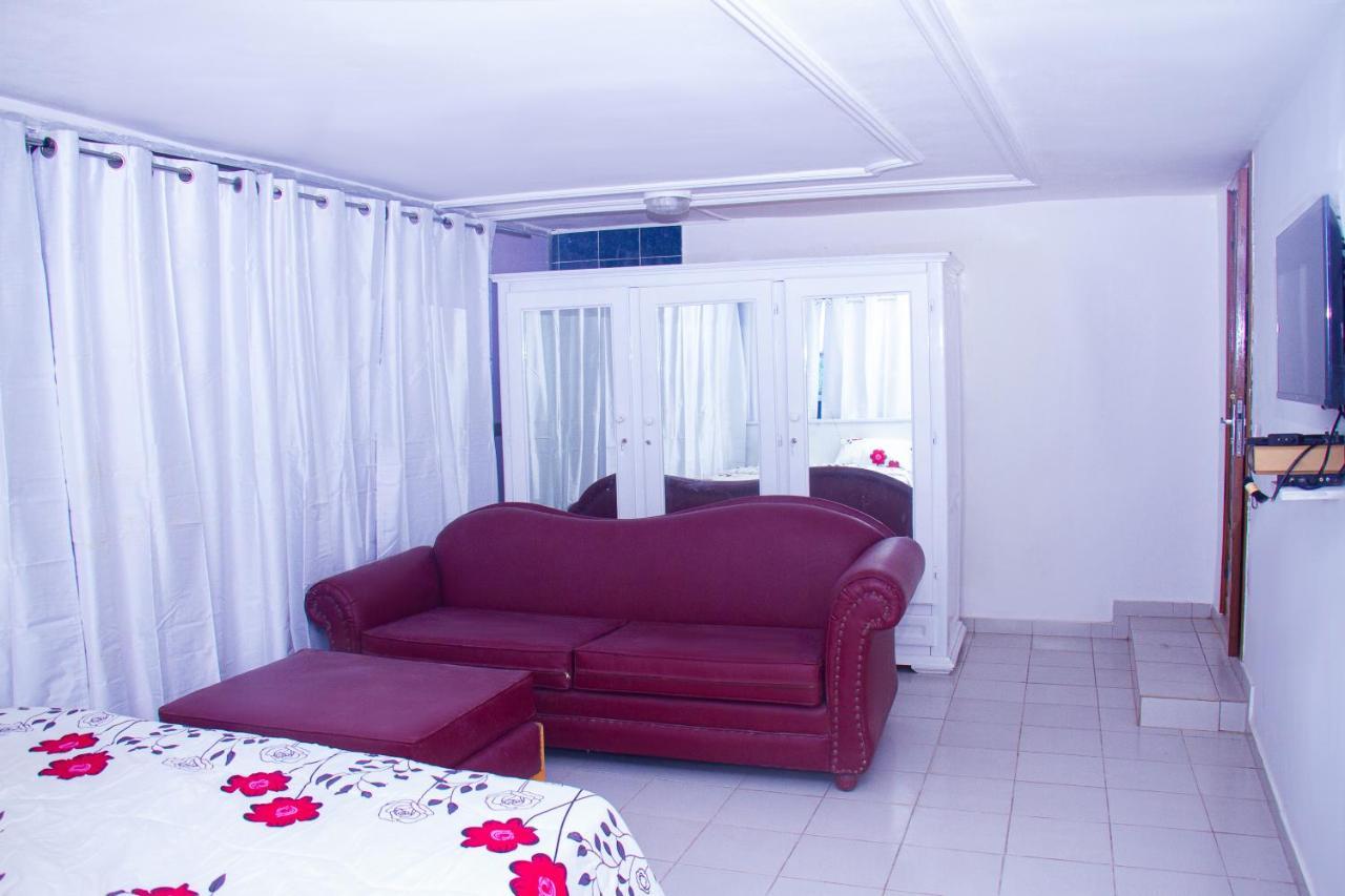 Hotel Amazone Cotonou Buitenkant foto