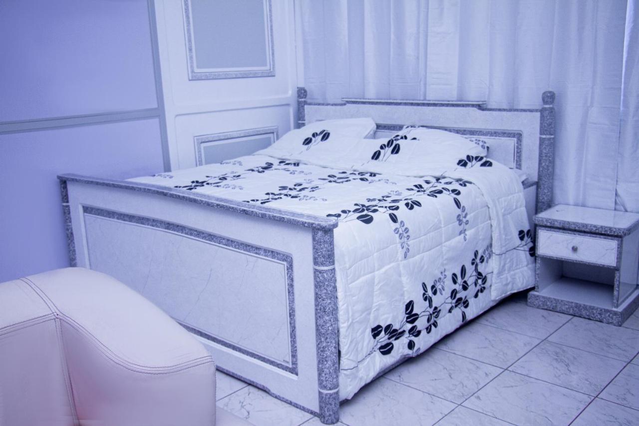 Hotel Amazone Cotonou Buitenkant foto