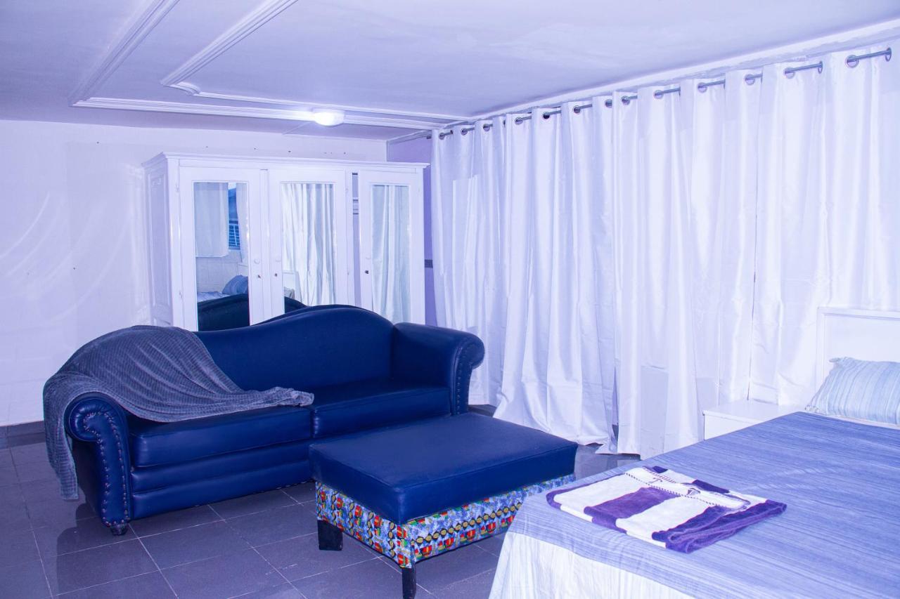Hotel Amazone Cotonou Buitenkant foto