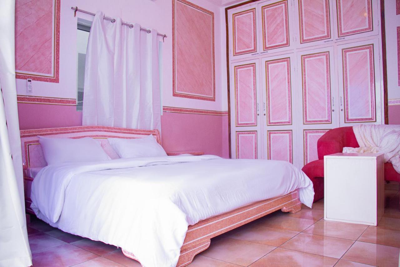 Hotel Amazone Cotonou Buitenkant foto