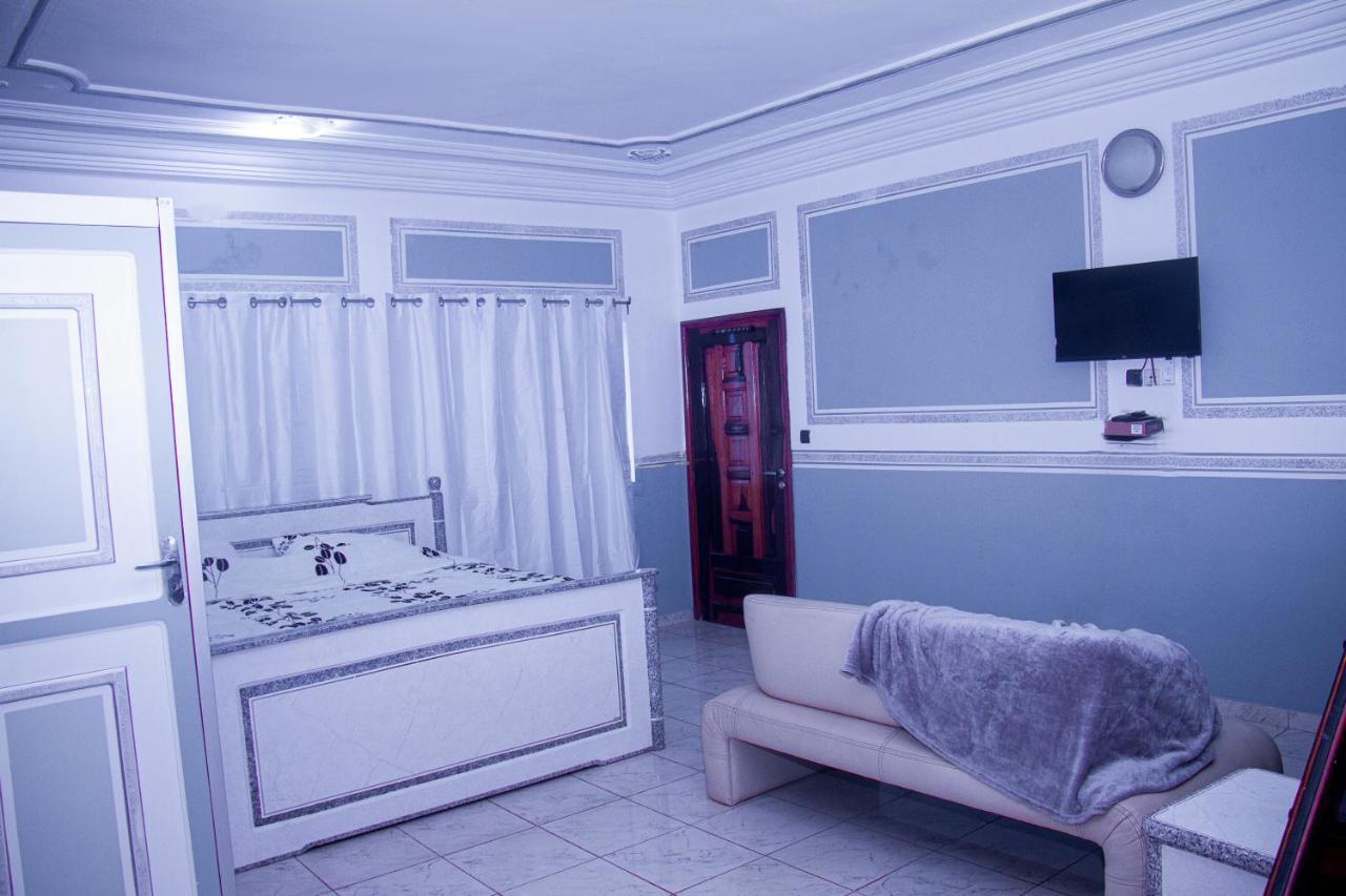 Hotel Amazone Cotonou Buitenkant foto